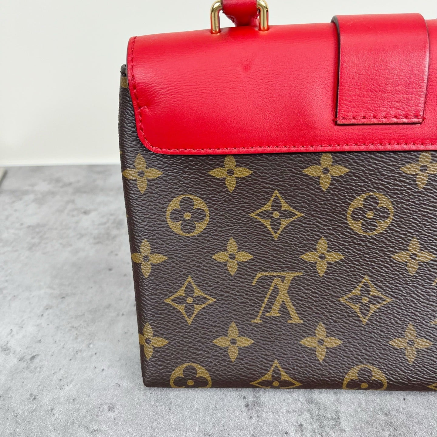 Louis Vuitton M44322