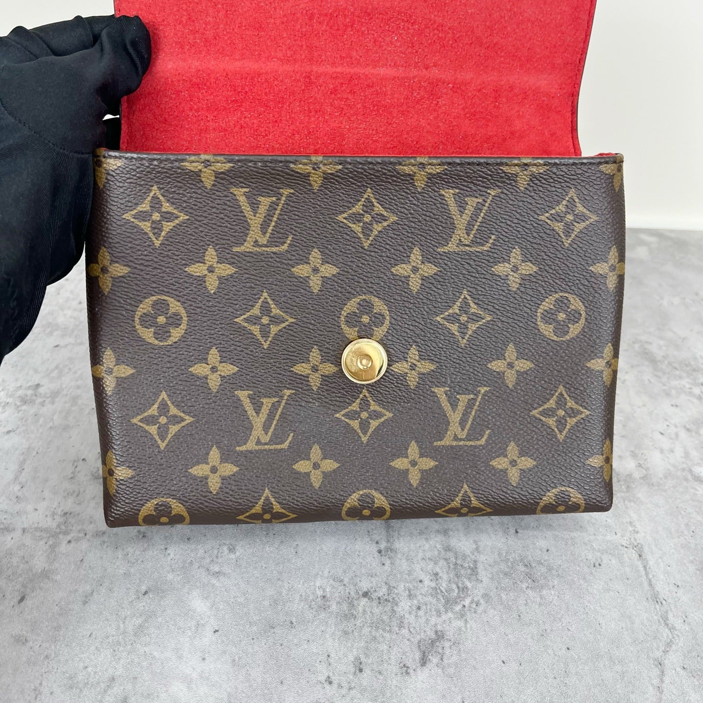 Louis Vuitton M44322