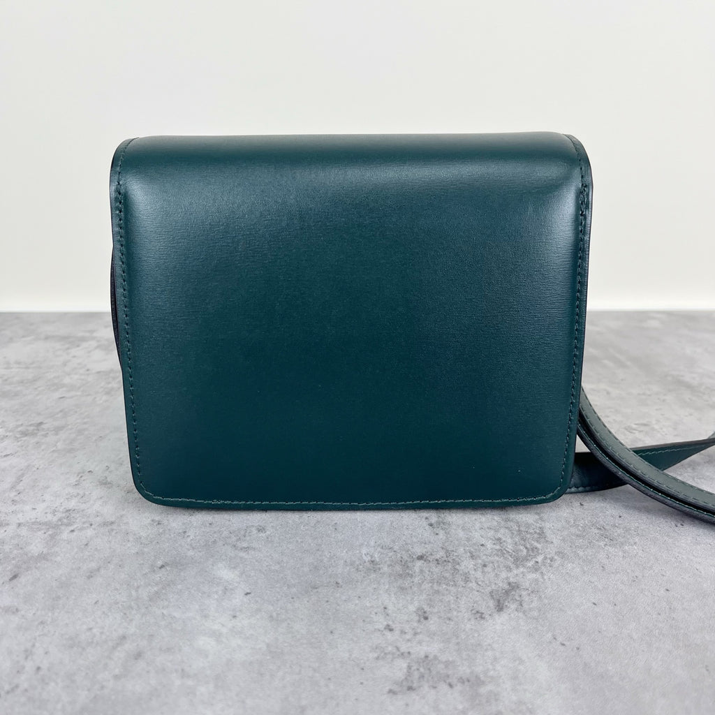 Celine Classic Medium-Size Polished Calfskin Handbag Green 189173DLS.31AN