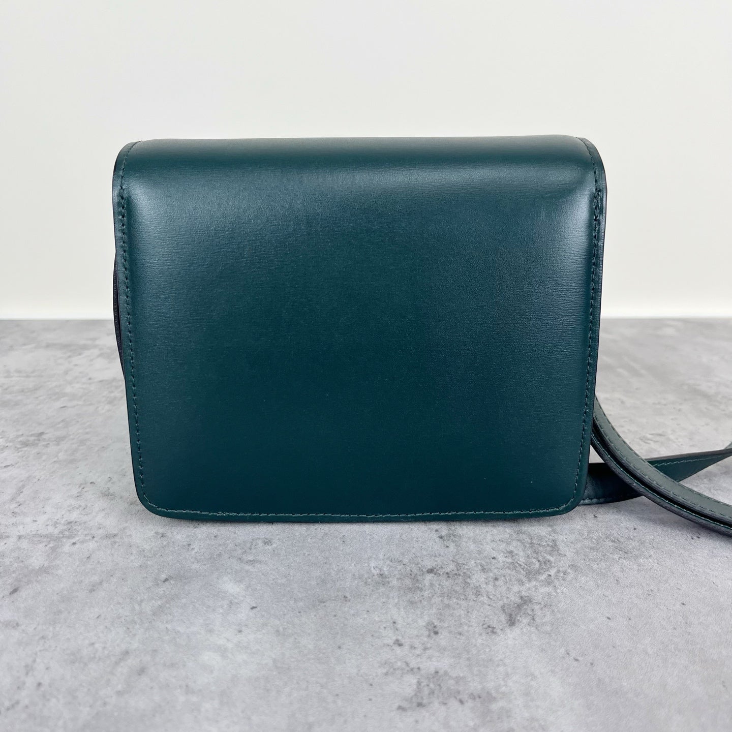 Celine Classic Medium-Size Polished Calfskin Handbag Green 189173DLS.31AN
