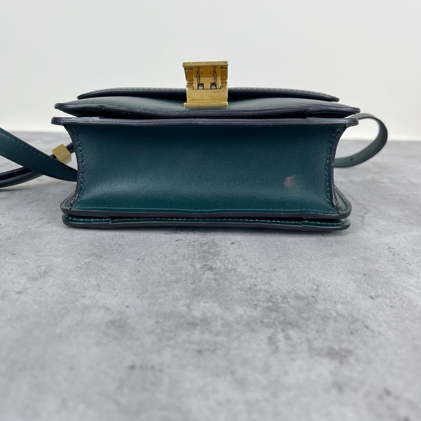 Celine Classic Medium-Size Polished Calfskin Handbag Green 189173DLS.31AN