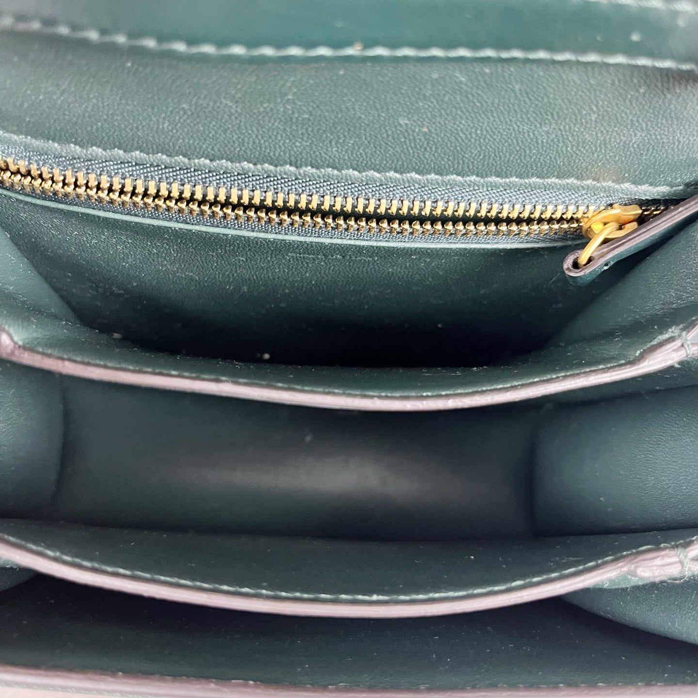 Celine Classic Medium-Size Polished Calfskin Handbag Green 189173DLS.31AN