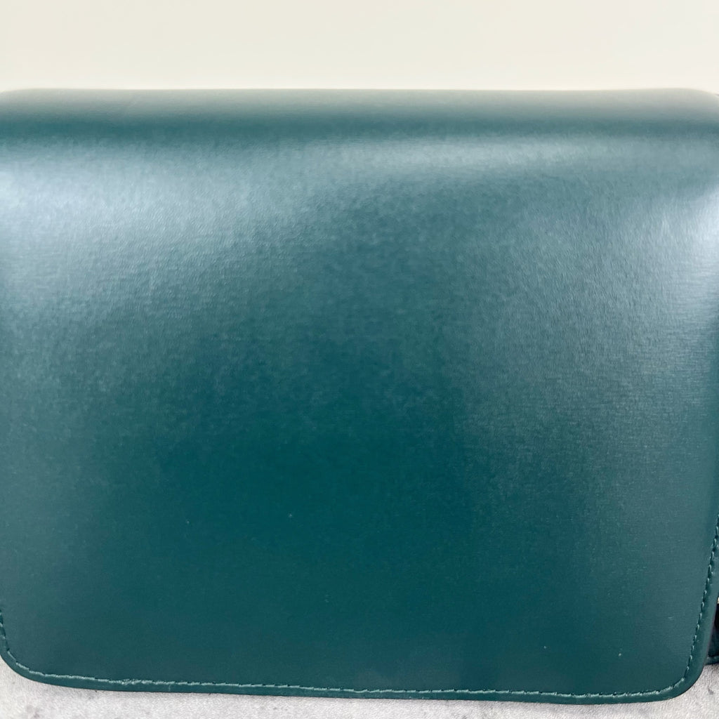 Celine Classic Medium-Size Polished Calfskin Handbag Green 189173DLS.31AN