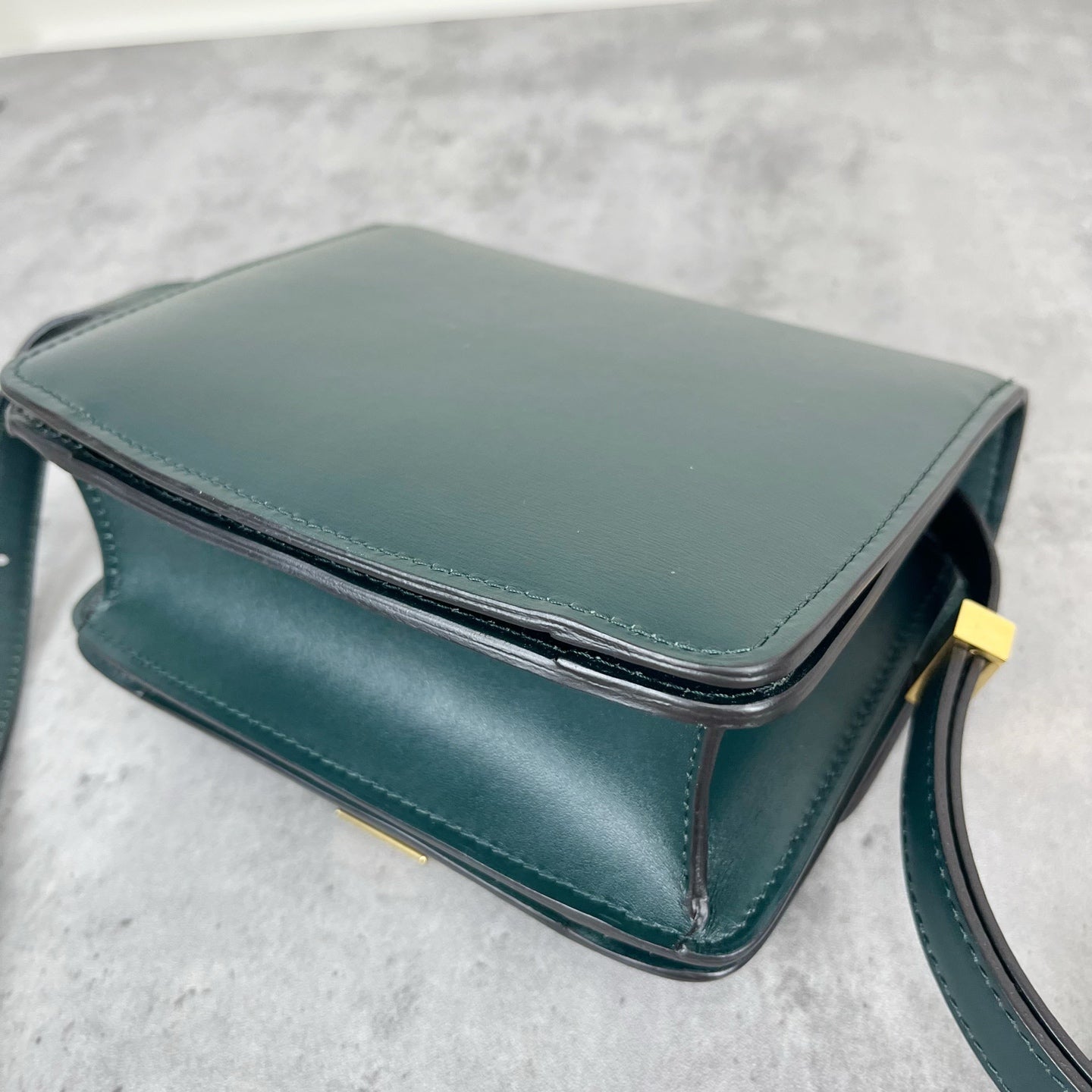 Celine Classic Medium-Size Polished Calfskin Handbag Green 189173DLS.31AN