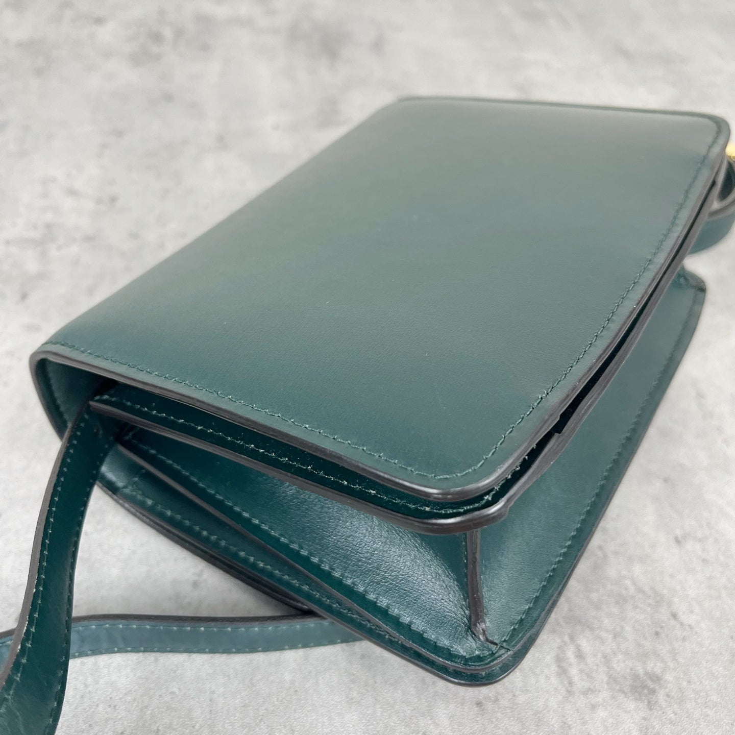 Celine Classic Medium-Size Polished Calfskin Handbag Green 189173DLS.31AN