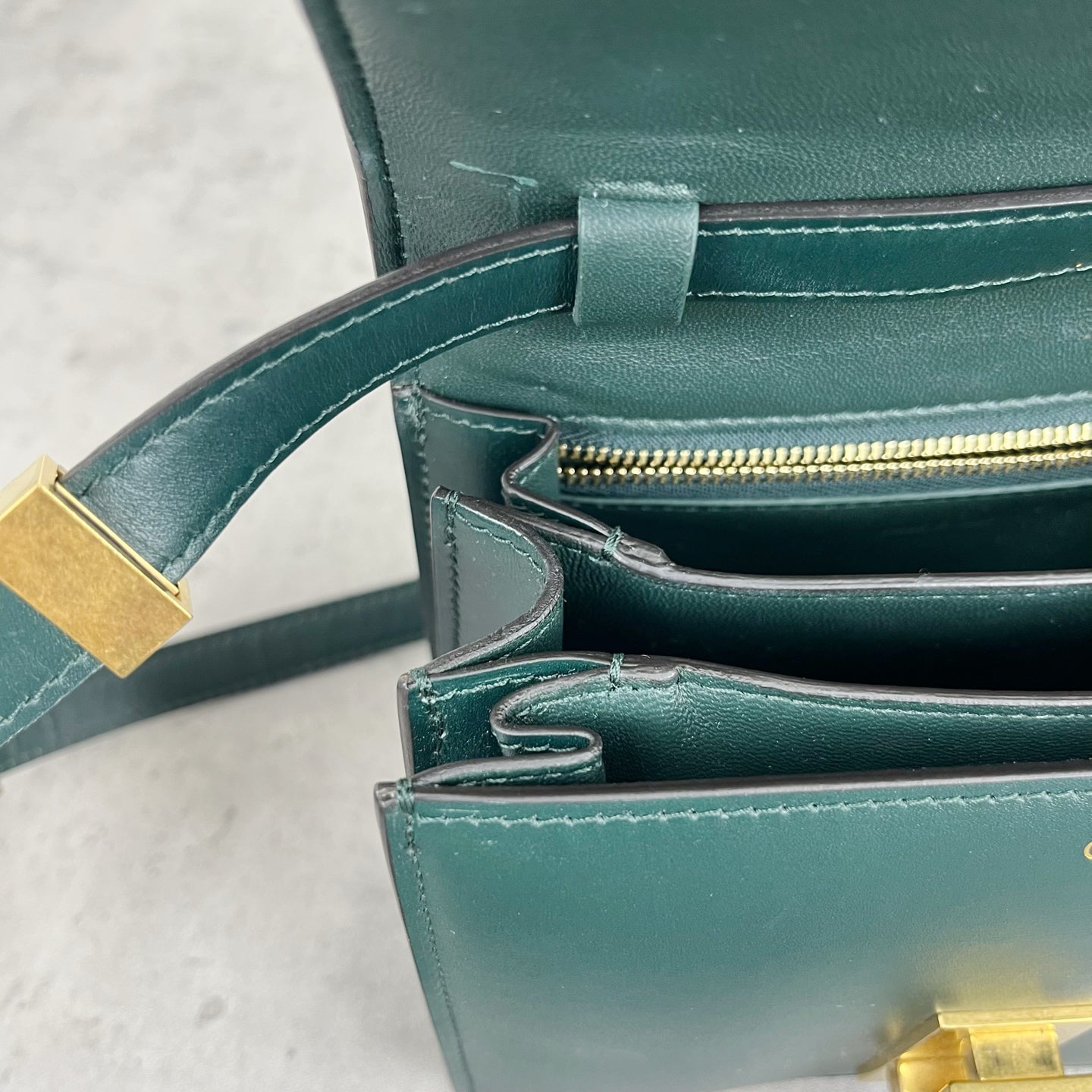 Celine Classic Medium-Size Polished Calfskin Handbag Green 189173DLS.31AN