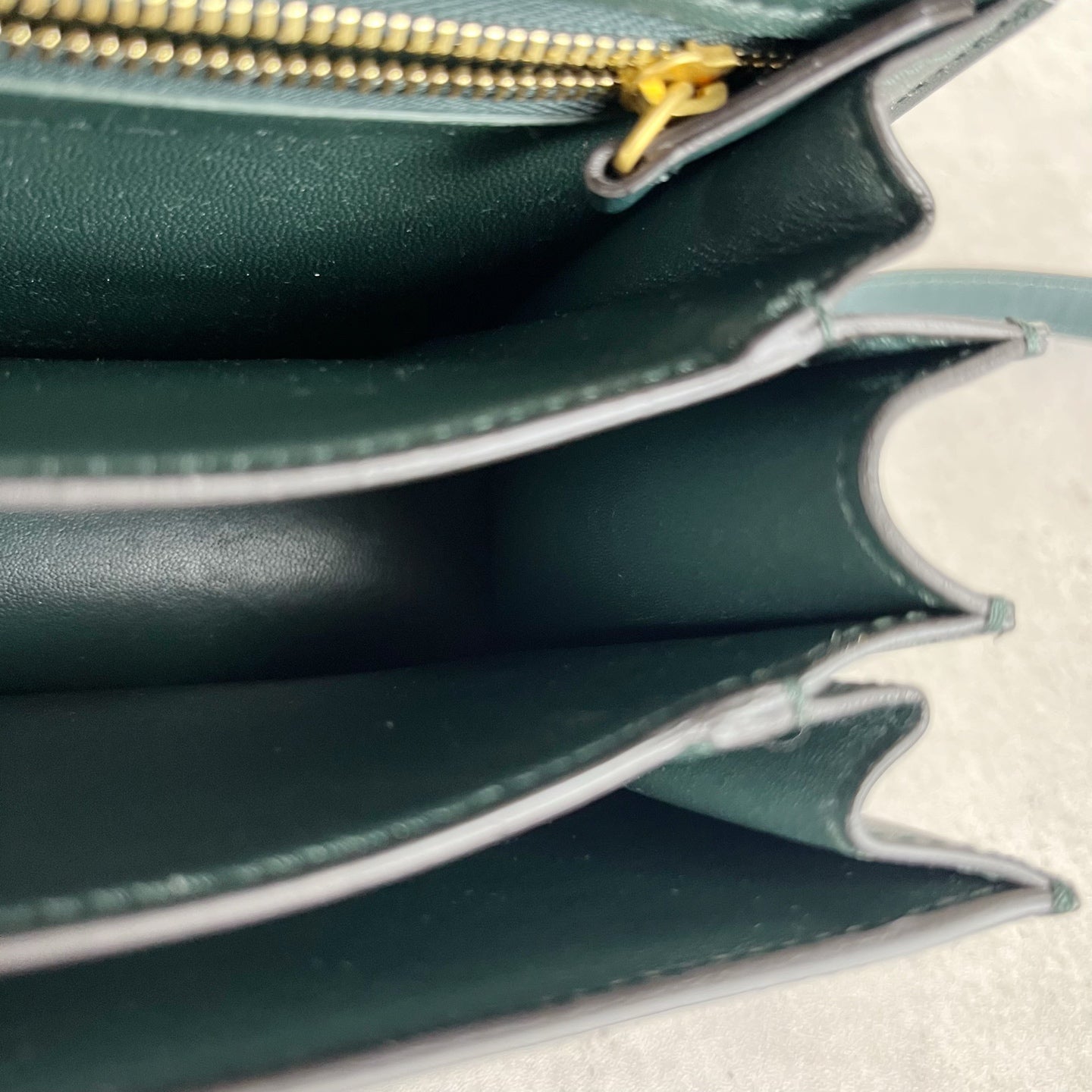 Celine Classic Medium-Size Polished Calfskin Handbag Green 189173DLS.31AN
