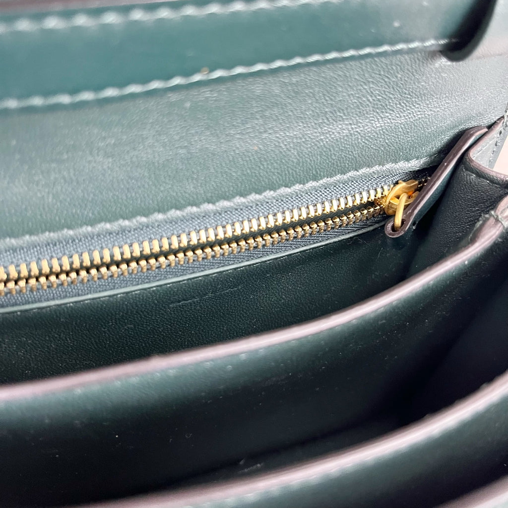 Celine Classic Medium-Size Polished Calfskin Handbag Green 189173DLS.31AN