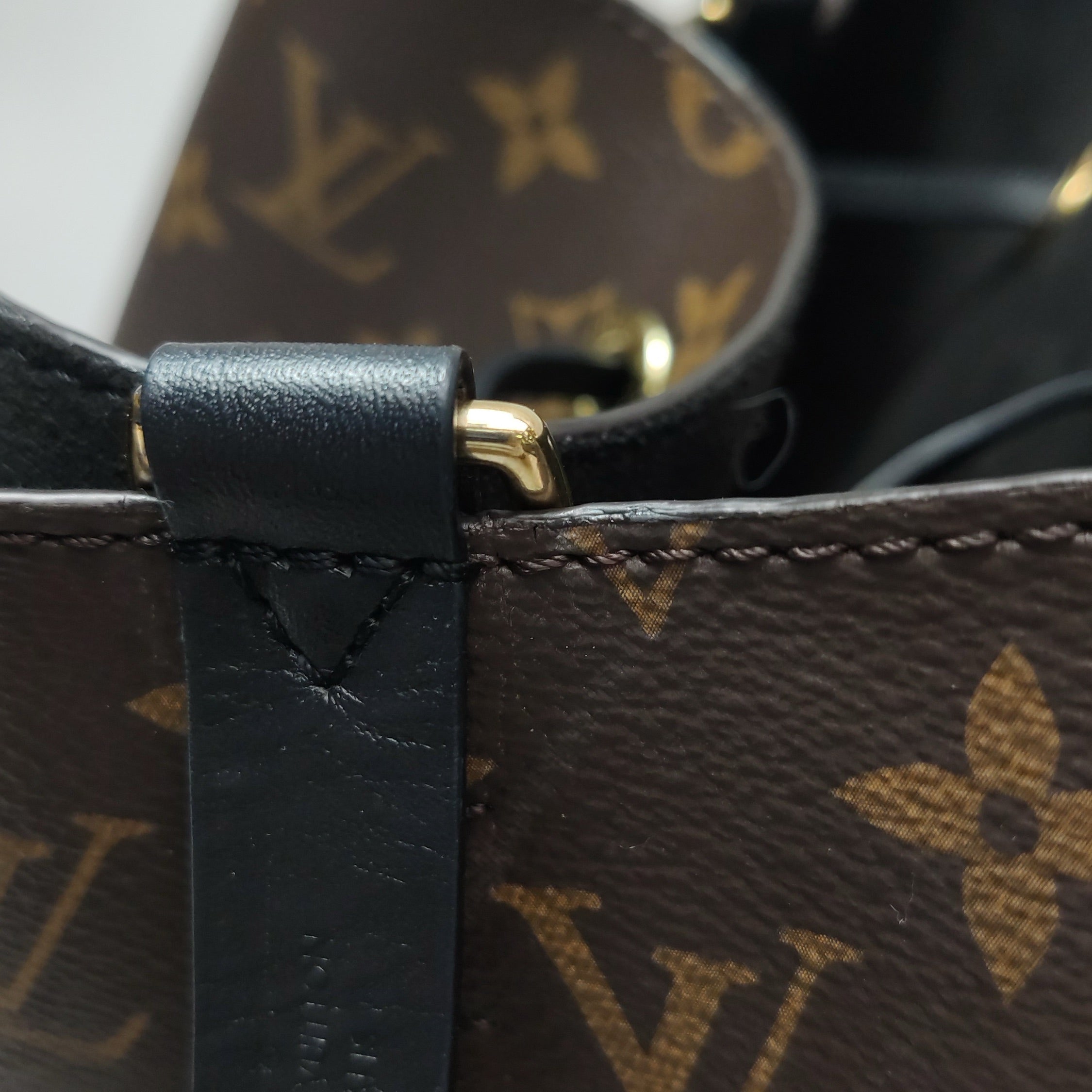 Louis Vuitton Néonoé Other Crossbody M44020