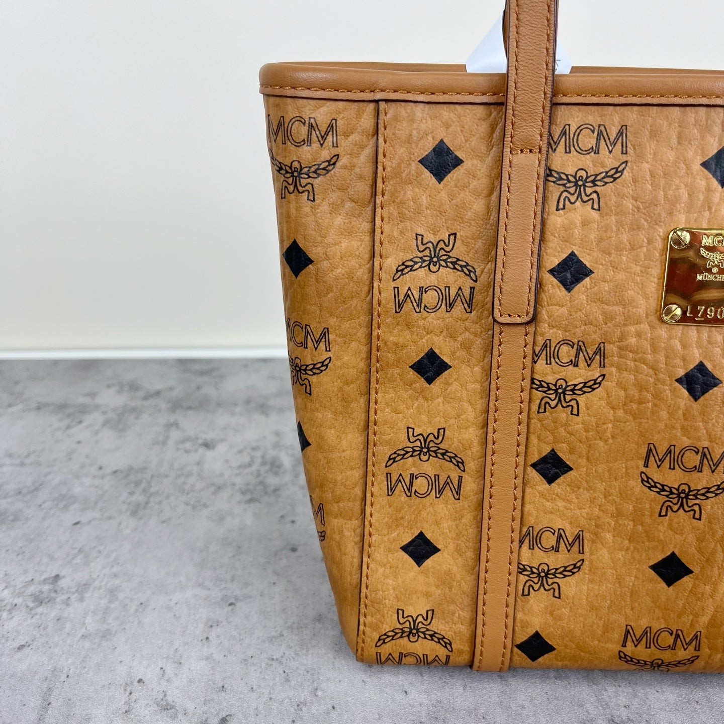 MCM Aren Visetos Zippered Shopping Bag Tote MWPAATN04CO001