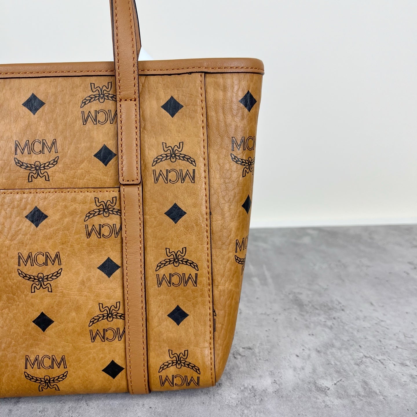 MCM Aren Visetos Zippered Shopping Bag Tote MWPAATN04CO001