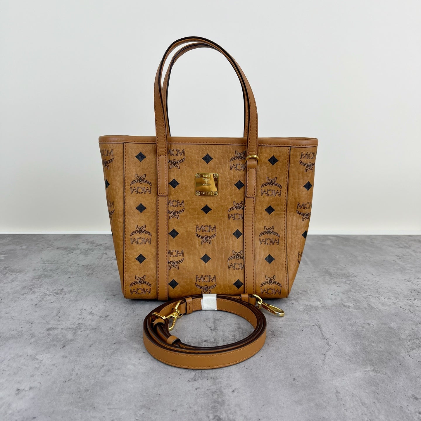 MCM Aren Visetos Zippered Shopping Bag Tote MWPAATN04CO001