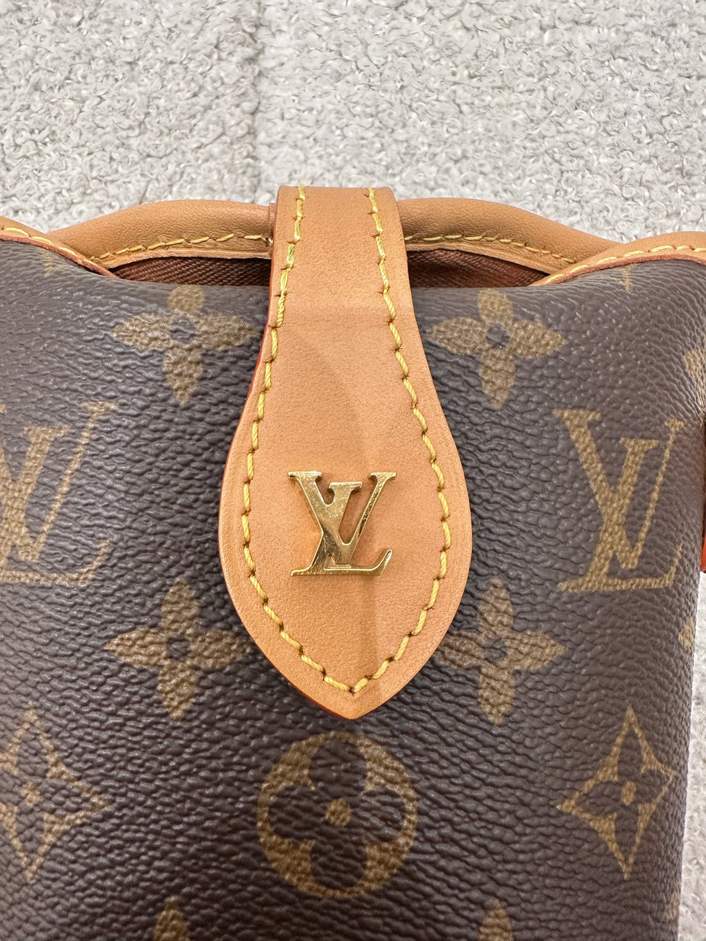 Louis Vuitton Fold Me 14.5 x 18 x 6.5 M80874