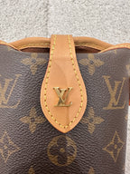 Louis Vuitton Fold Me 14.5 x 18 x 6.5 M80874
