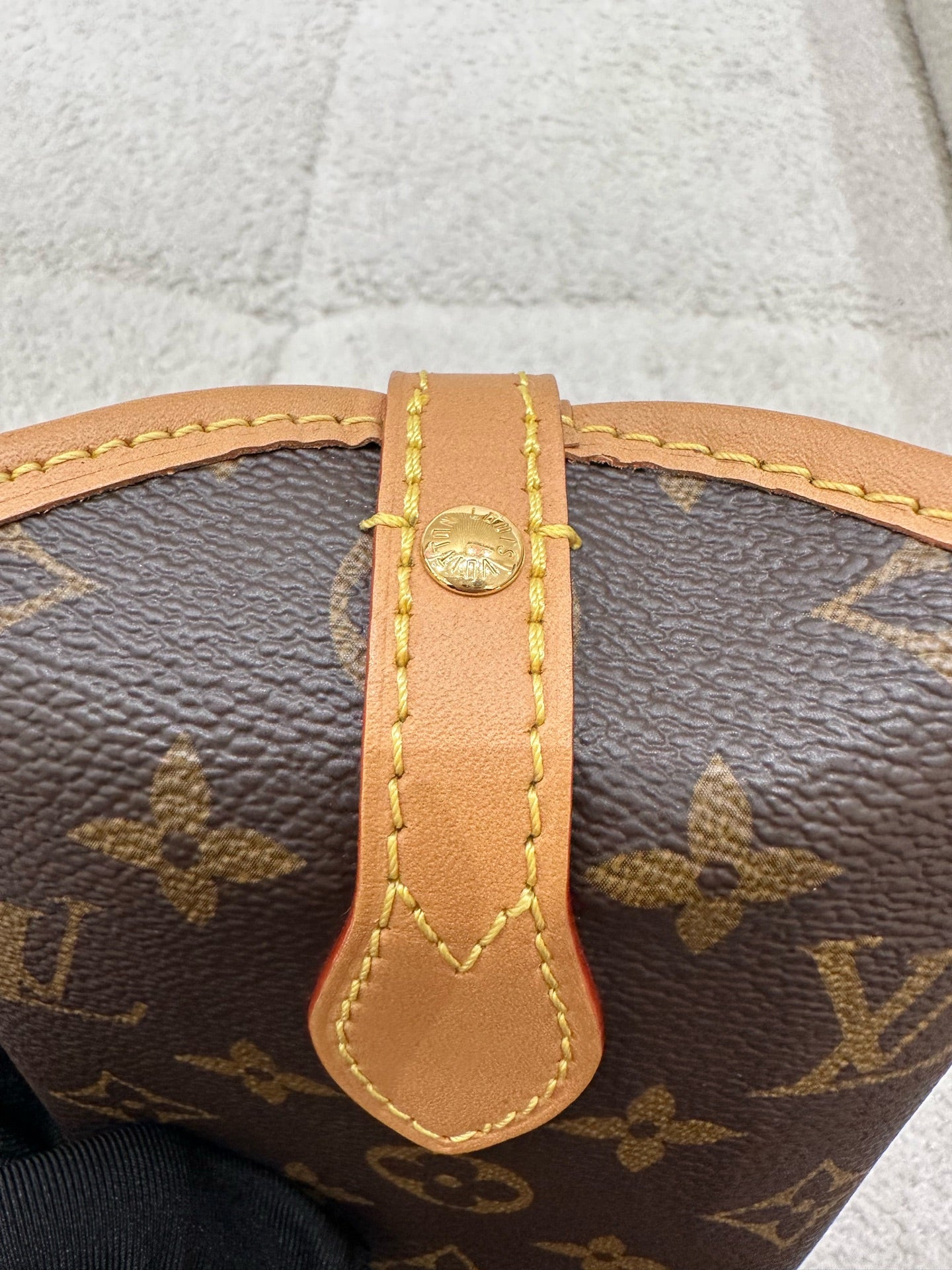 Louis Vuitton Fold Me 14.5 x 18 x 6.5 M80874