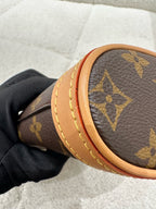 Louis Vuitton Fold Me 14.5 x 18 x 6.5 M80874