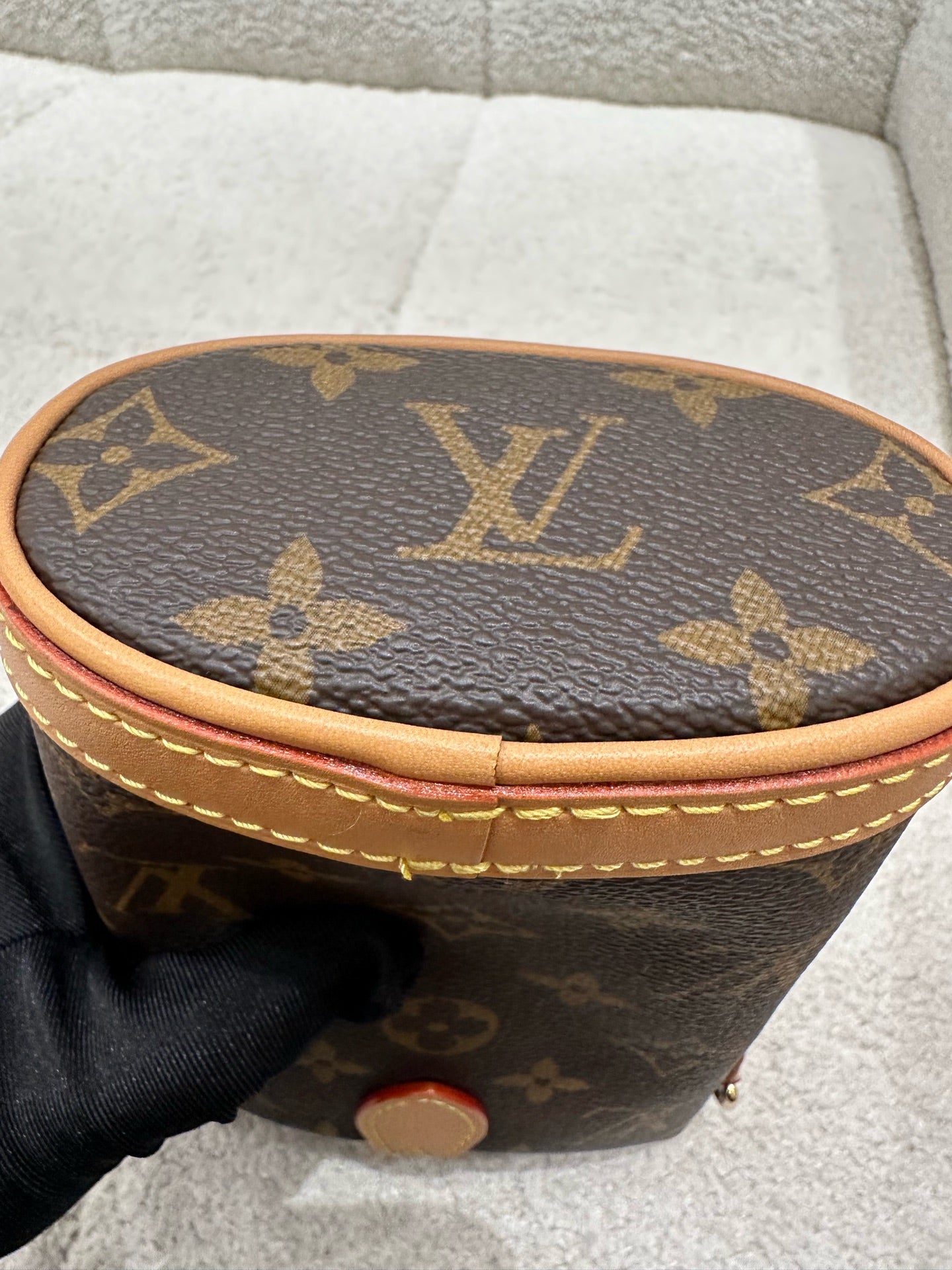 Louis Vuitton Fold Me 14.5 x 18 x 6.5 M80874