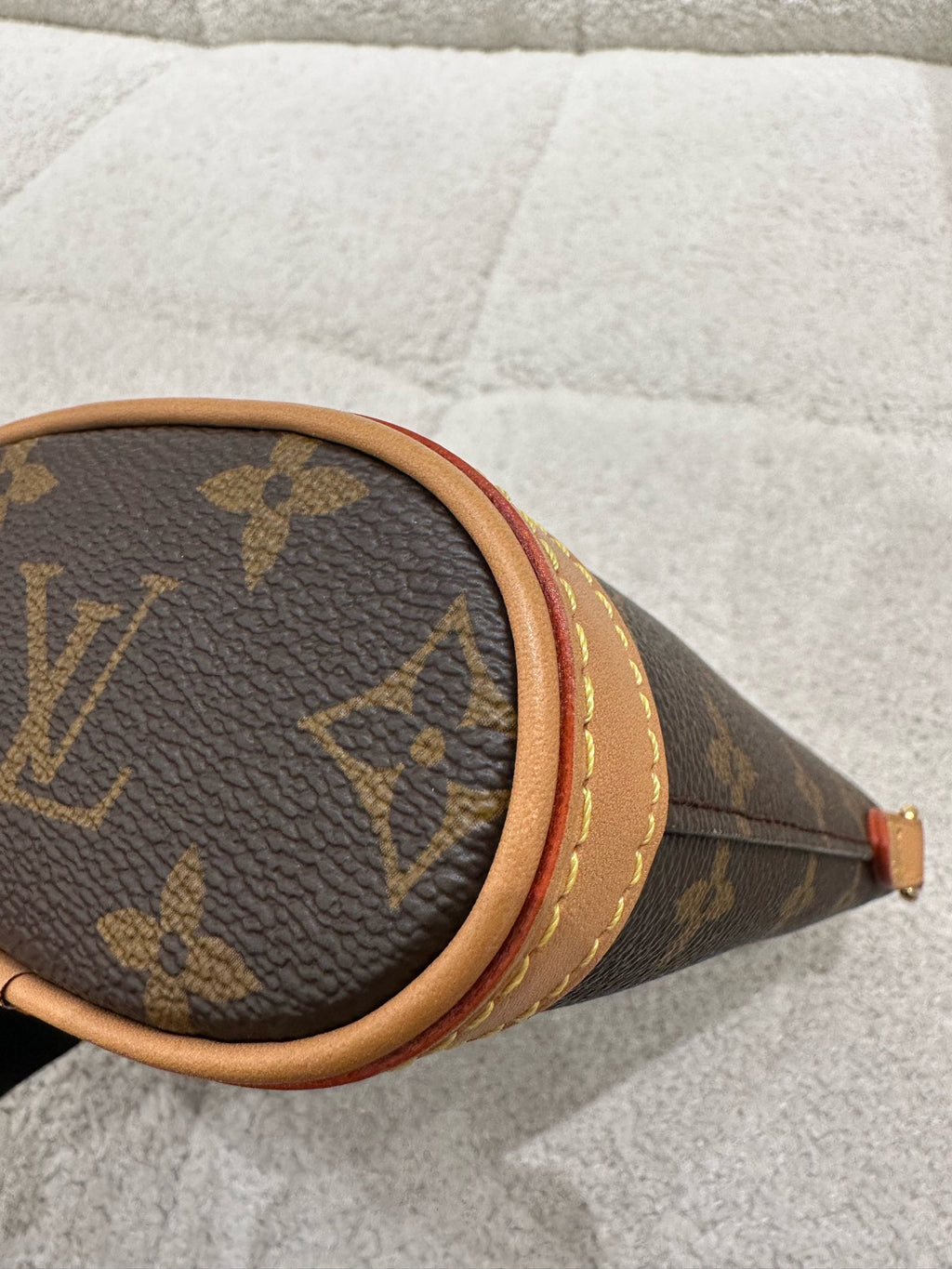 Louis Vuitton Fold Me 14.5 x 18 x 6.5 M80874