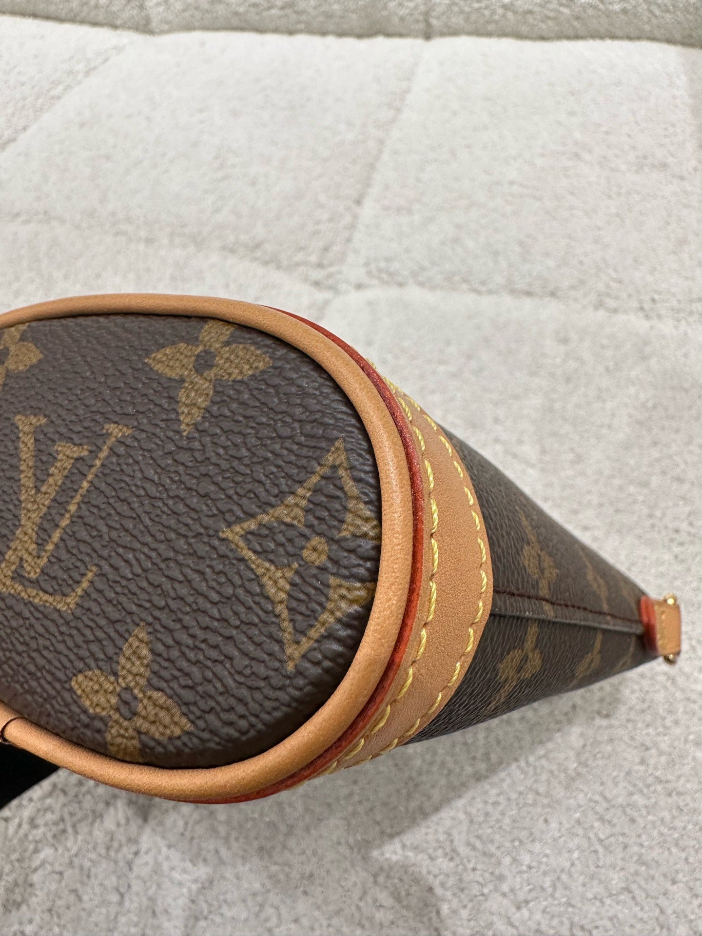 Louis Vuitton Fold Me 14.5 x 18 x 6.5 M80874