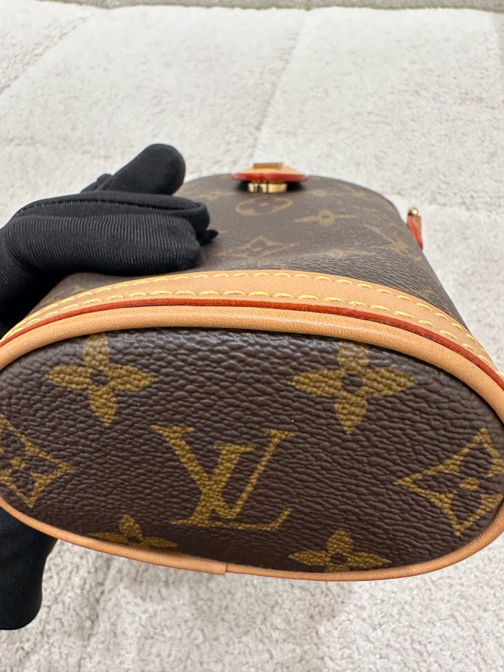 Louis Vuitton Fold Me 14.5 x 18 x 6.5 M80874