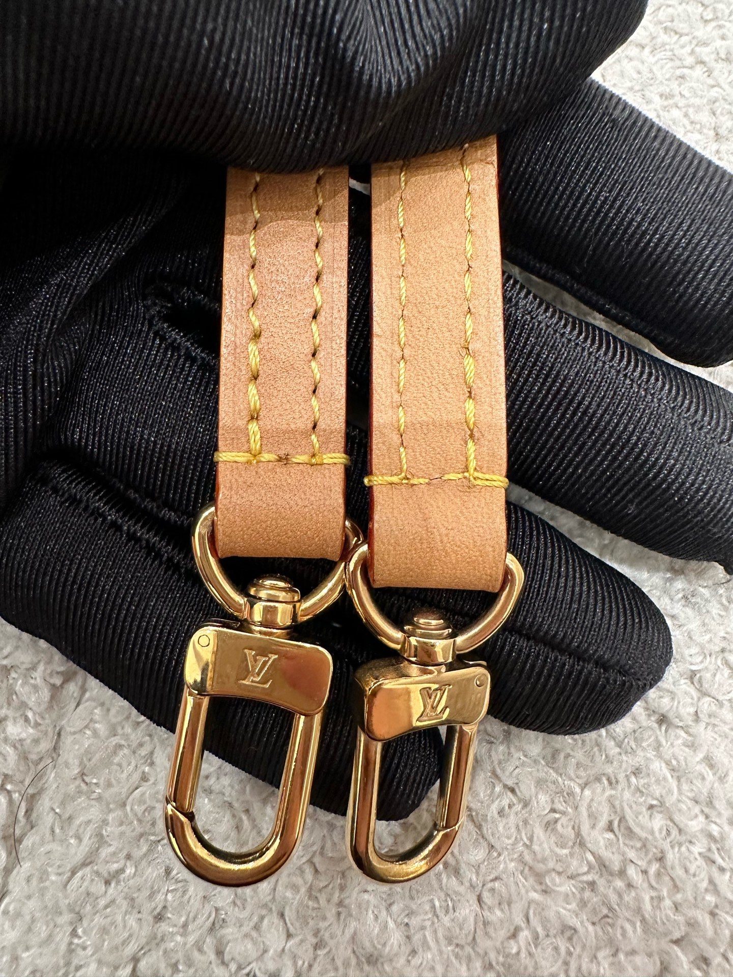 Louis Vuitton Fold Me 14.5 x 18 x 6.5 M80874
