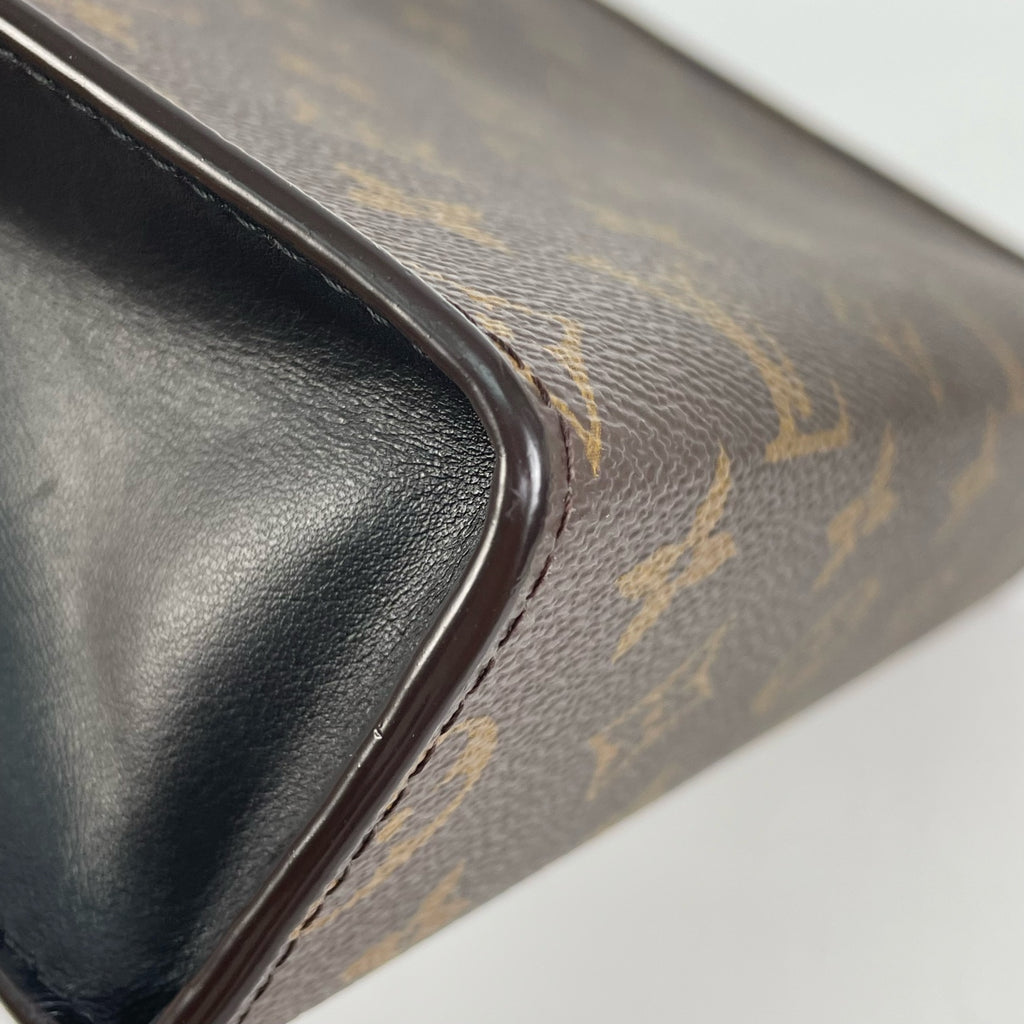 Louis Vuitton Clutch