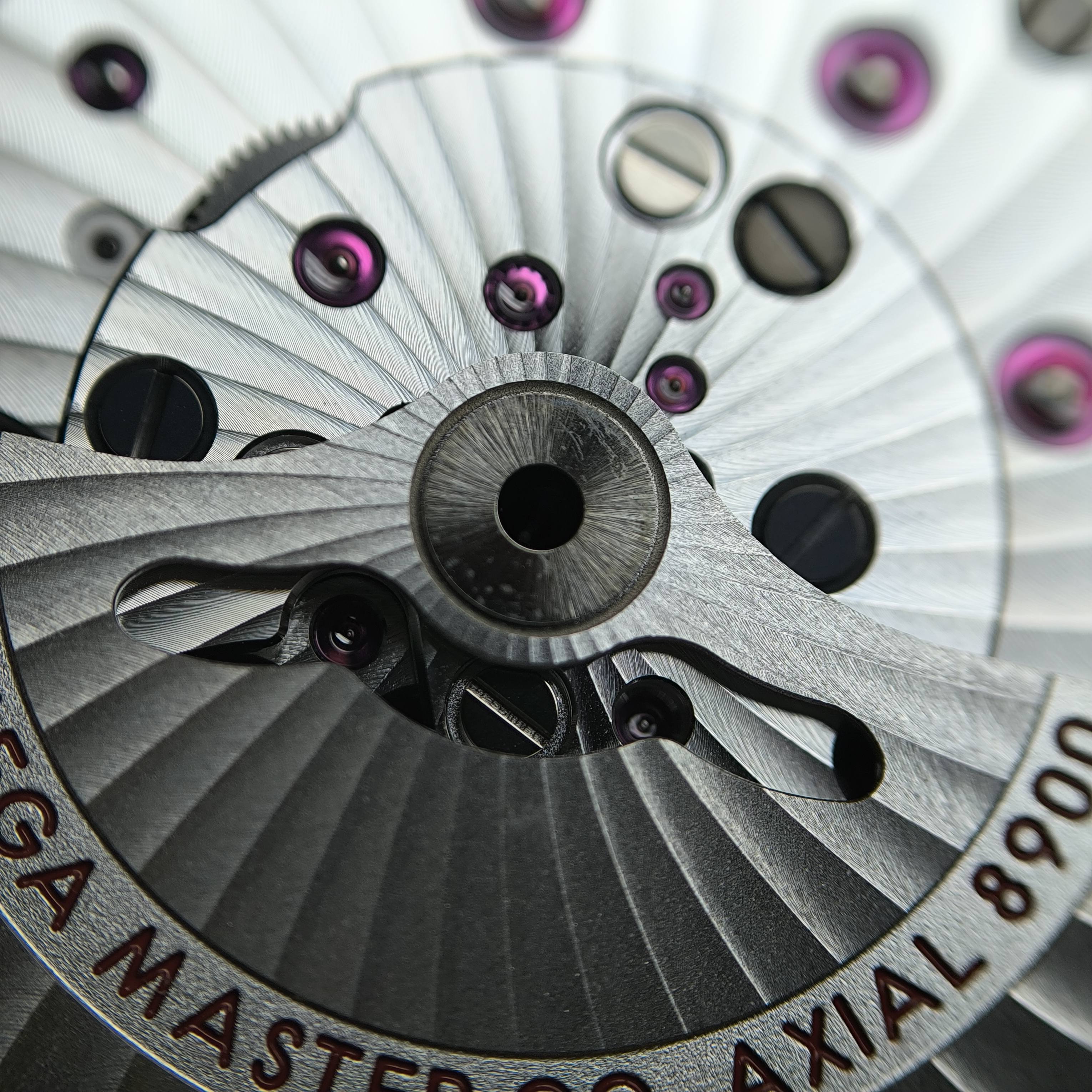 Omega Seahorse 43.5 millimeters 215.32.43.21.04.001