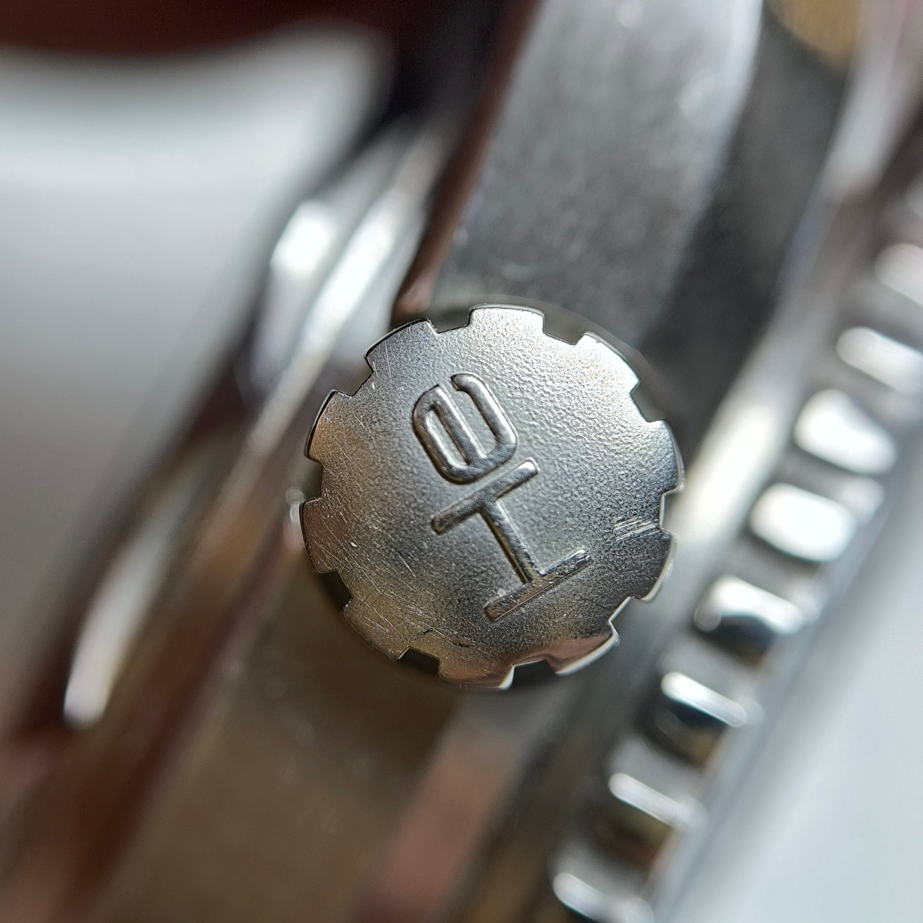 Omega Seahorse 43.5 millimeters 215.32.43.21.04.001