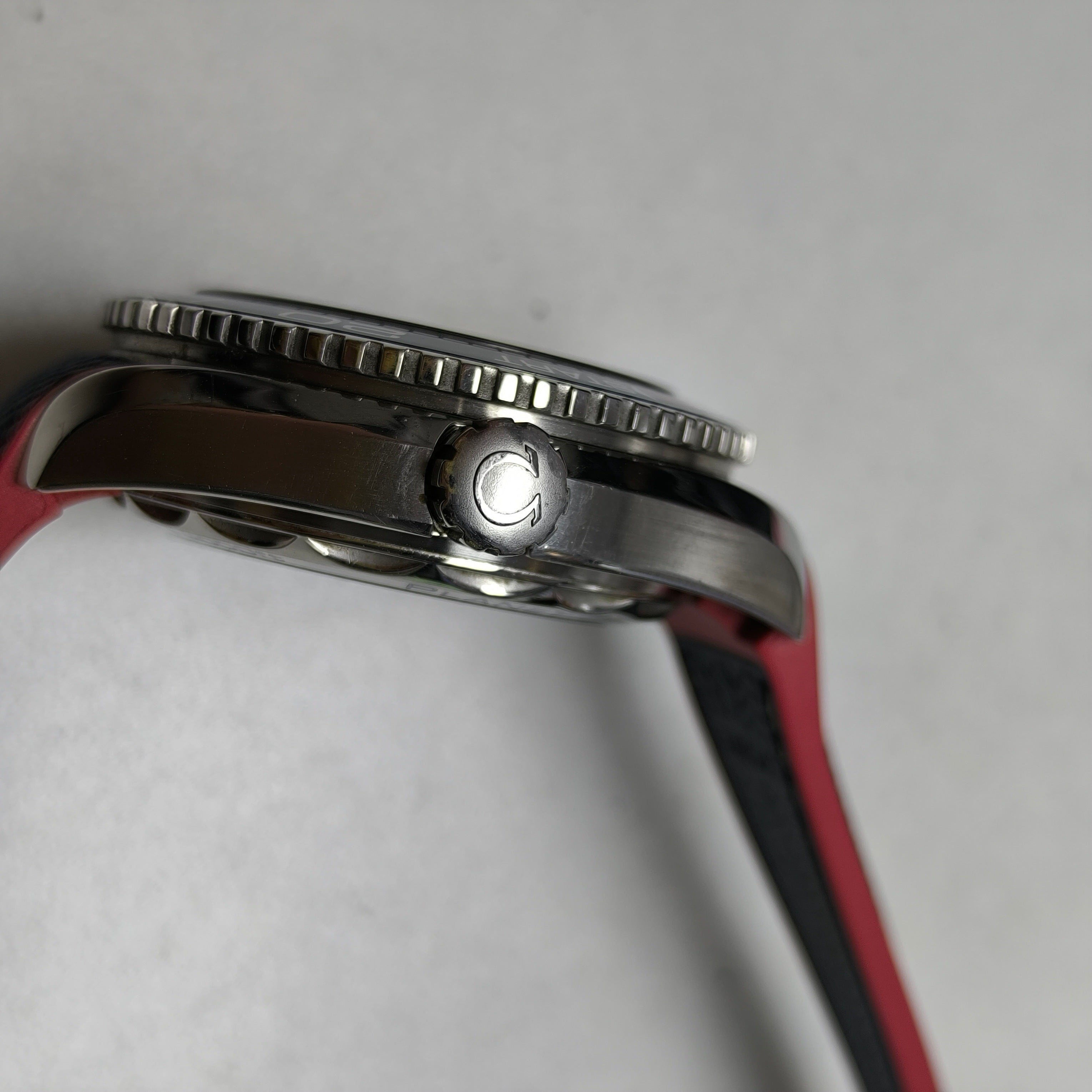 Omega Seahorse 43.5 millimeters 215.32.43.21.04.001