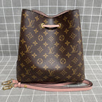 Louis Vuitton M44022
