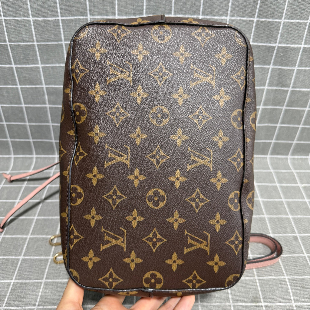 Louis Vuitton M44022