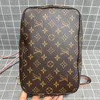 Louis Vuitton M44022