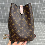 Louis Vuitton M44022