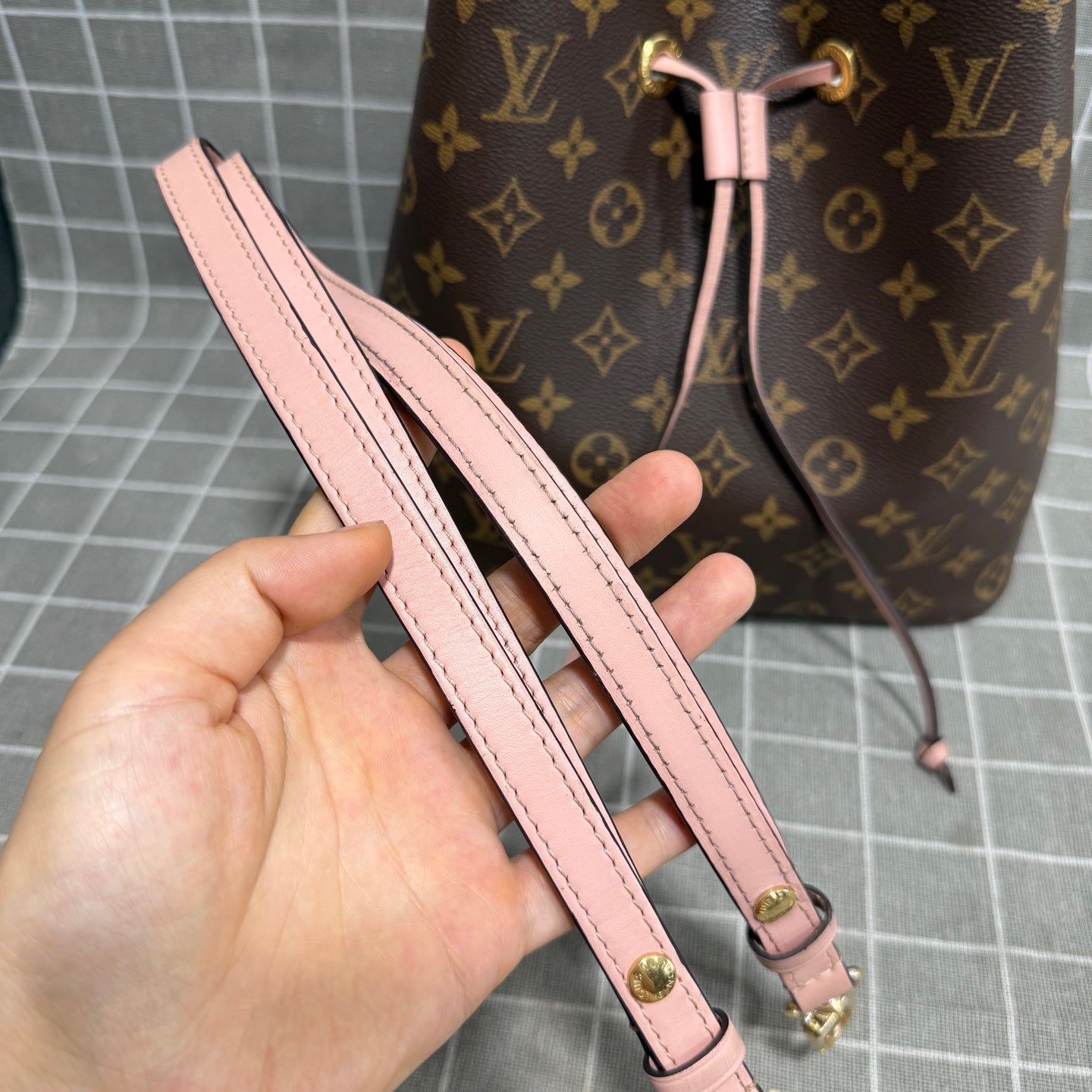 Louis Vuitton M44022