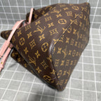 Louis Vuitton M44022