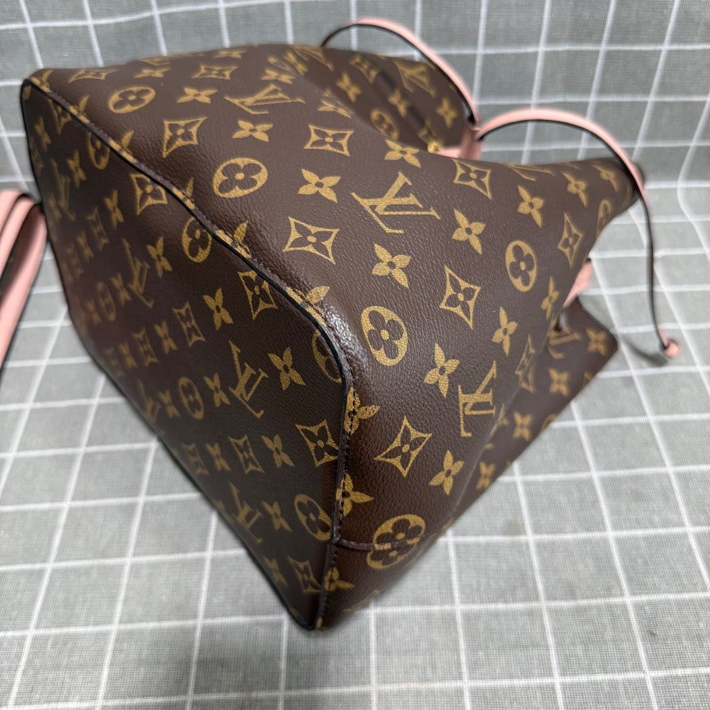 Louis Vuitton M44022