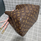 Louis Vuitton M44022