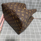 Louis Vuitton M44022