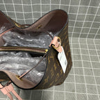 Louis Vuitton M44022