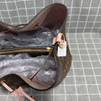 Louis Vuitton M44022