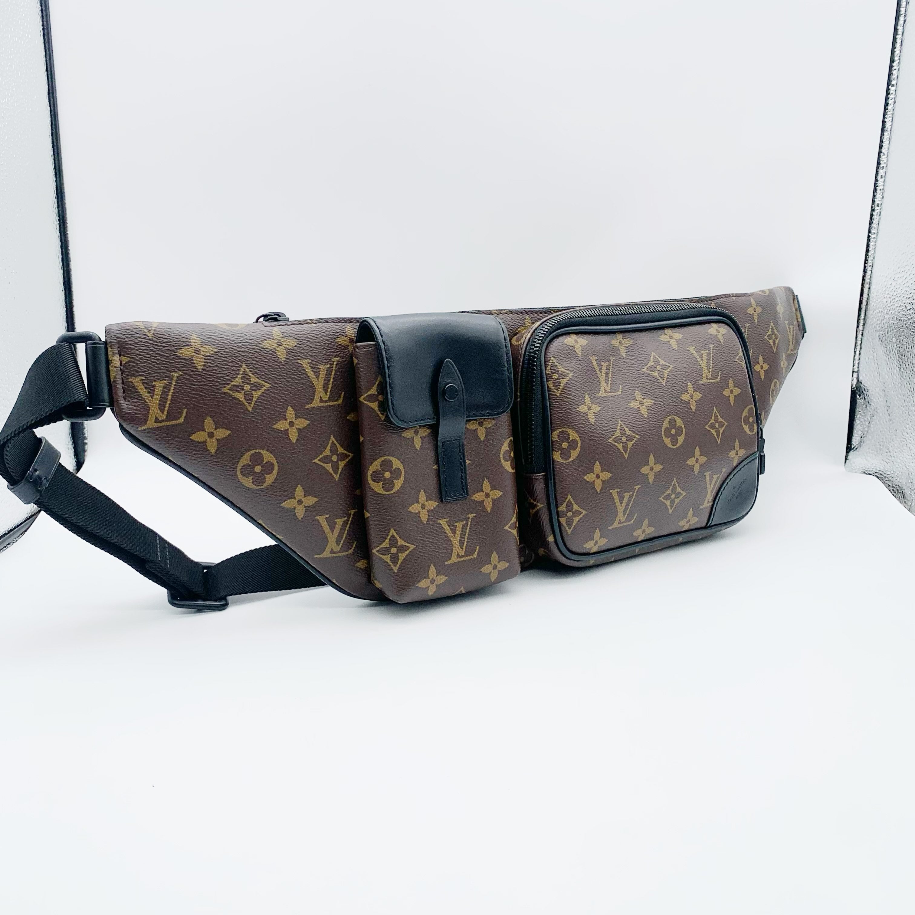 Louis Vuitton Black Belt Bag & Fanny Pack M45337