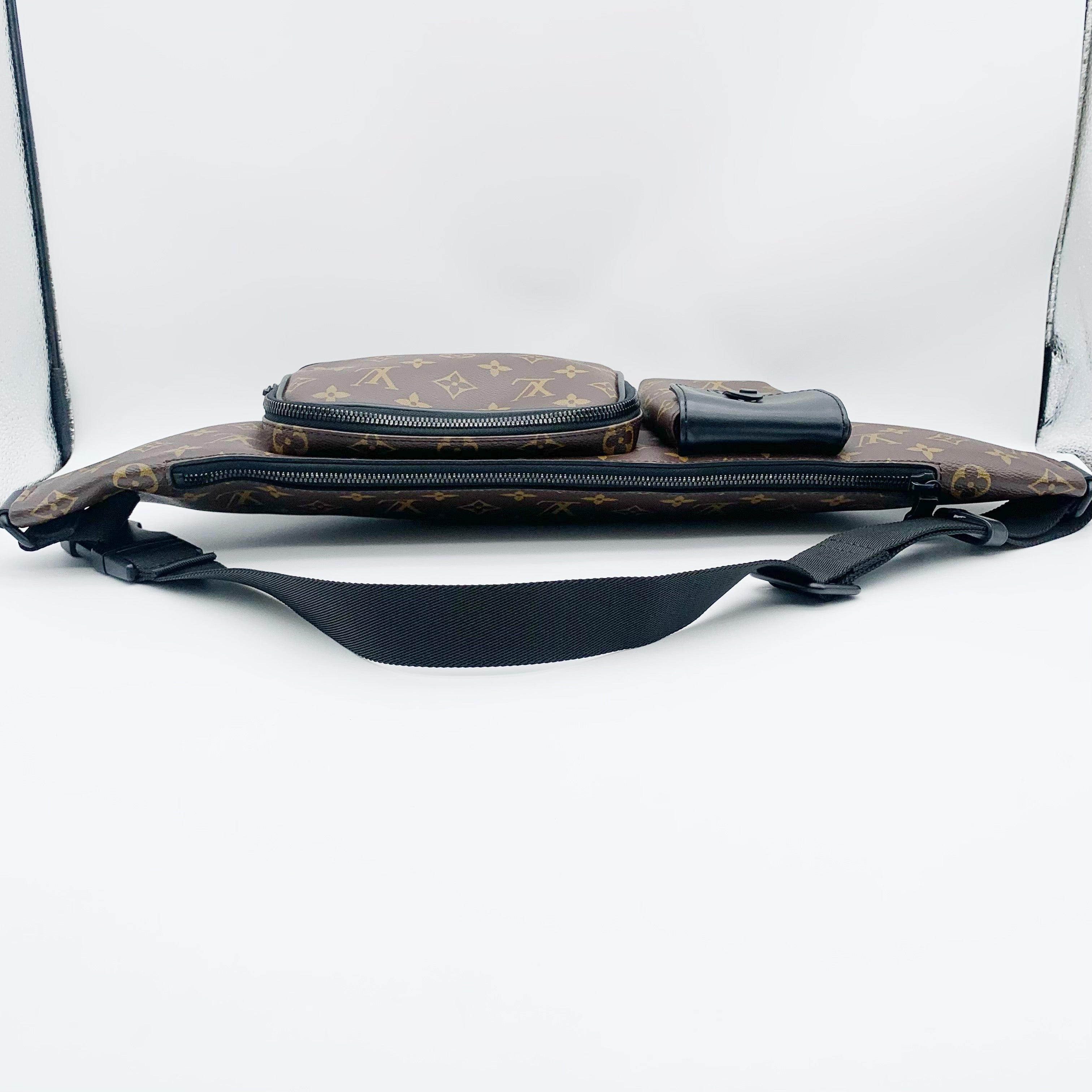 Louis Vuitton Black Belt Bag & Fanny Pack M45337