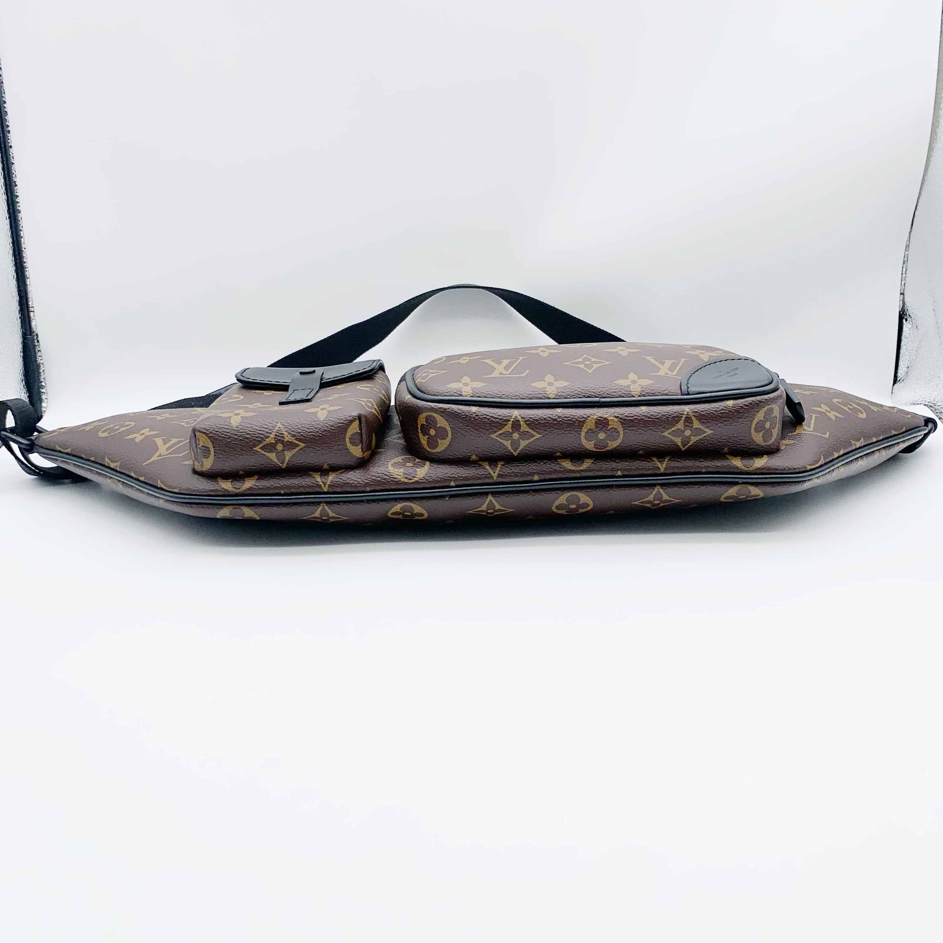 Louis Vuitton Black Belt Bag & Fanny Pack M45337