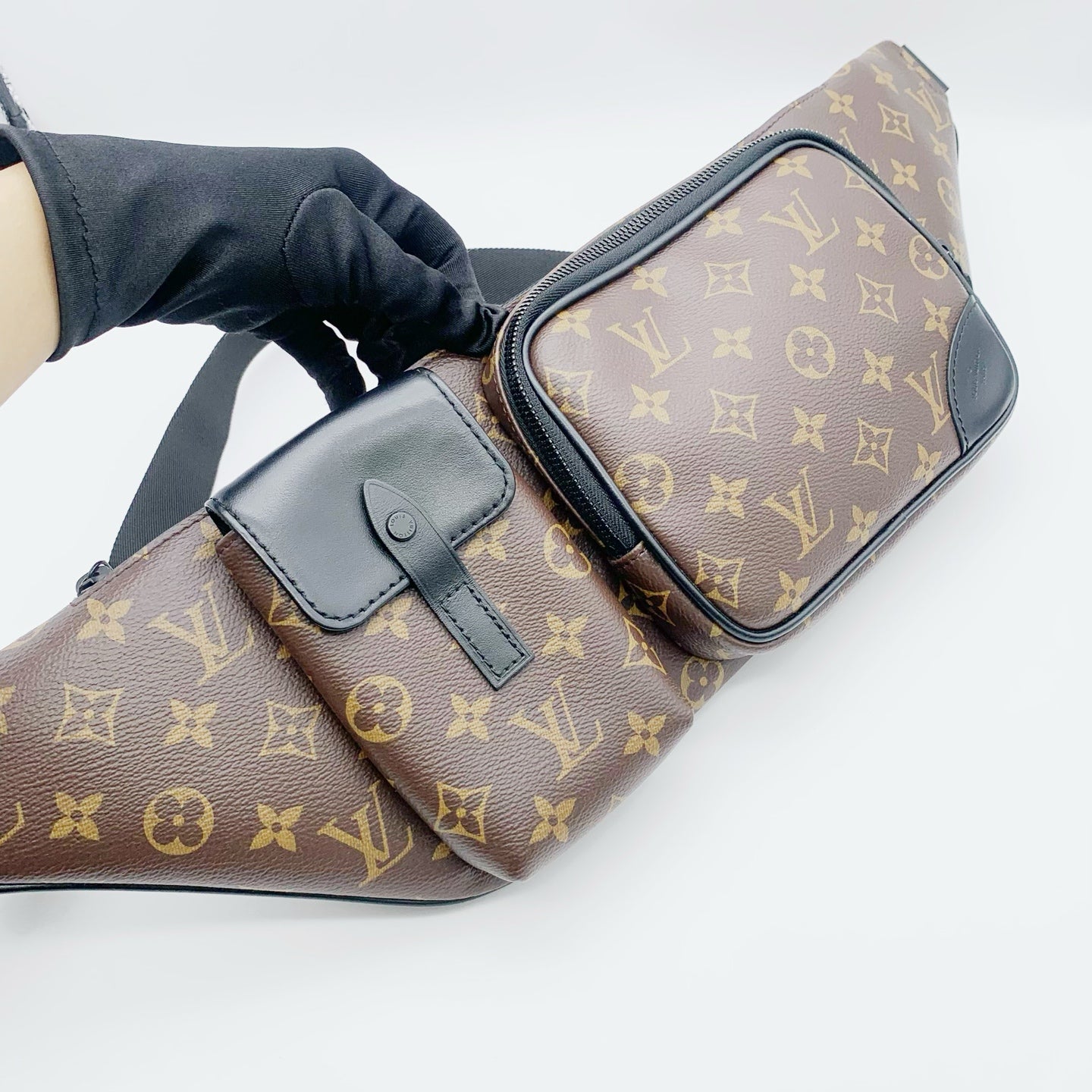 Louis Vuitton Black Belt Bag & Fanny Pack M45337