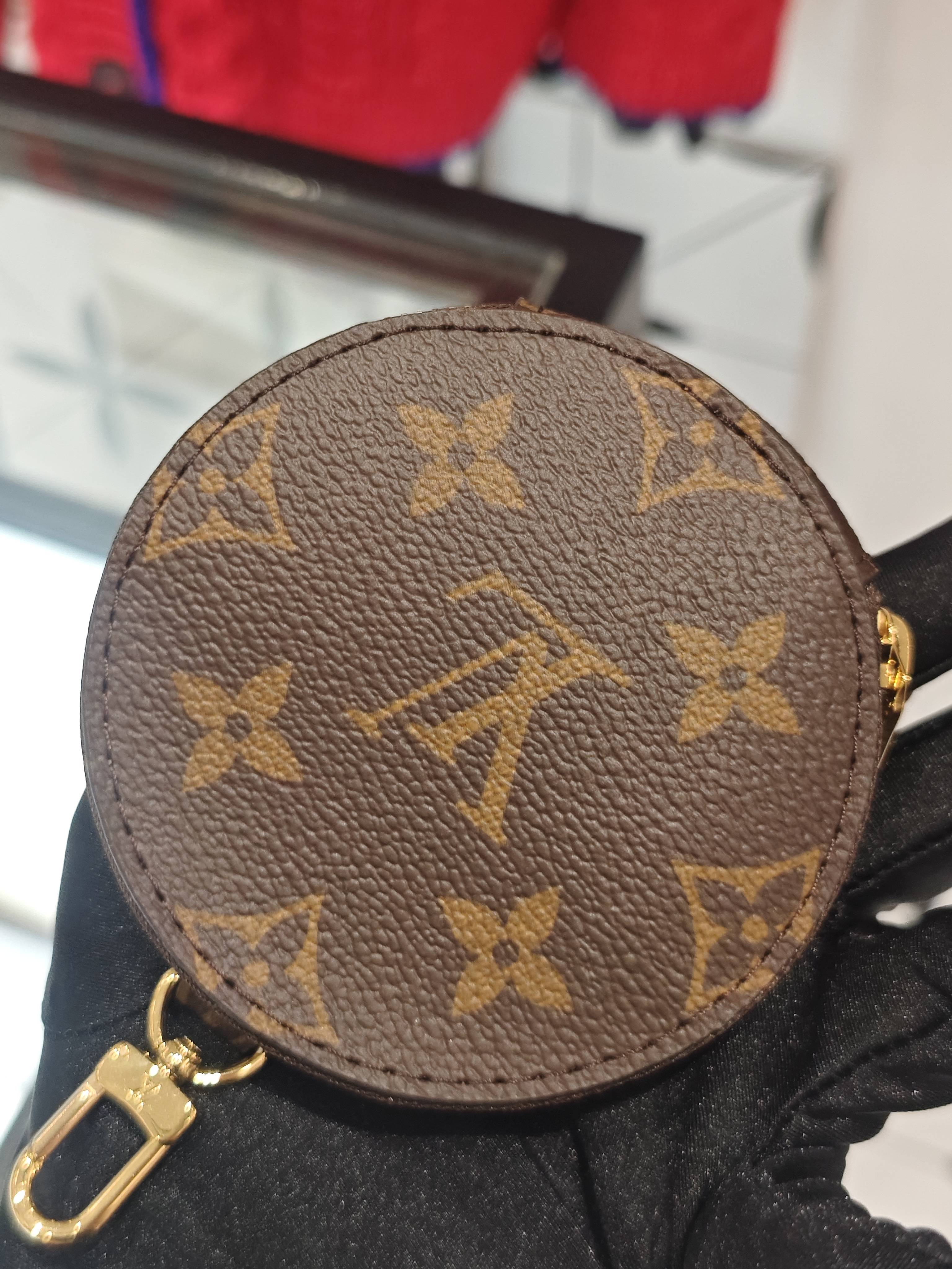 Louis Vuitton Onthego 25 x 13 x 10 M46653