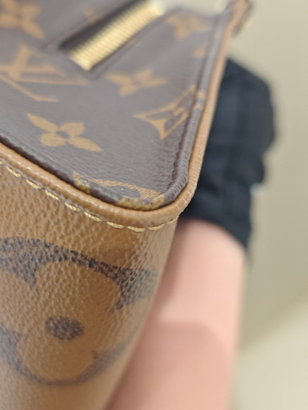 Louis Vuitton Onthego 25 x 13 x 10 M46653