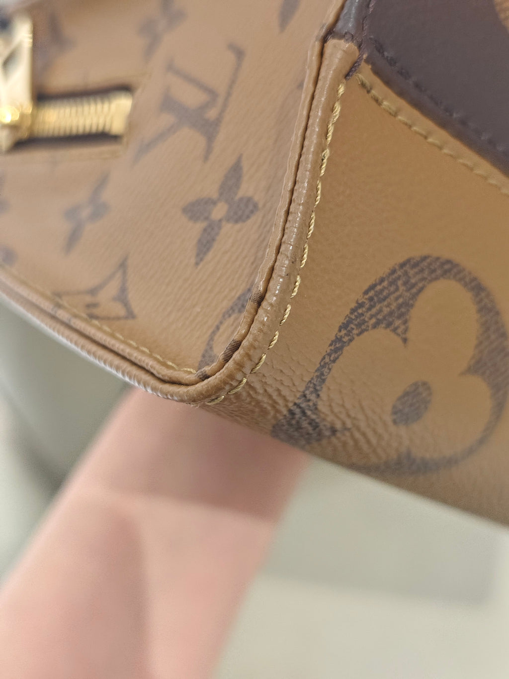 Louis Vuitton Onthego 25 x 13 x 10 M46653