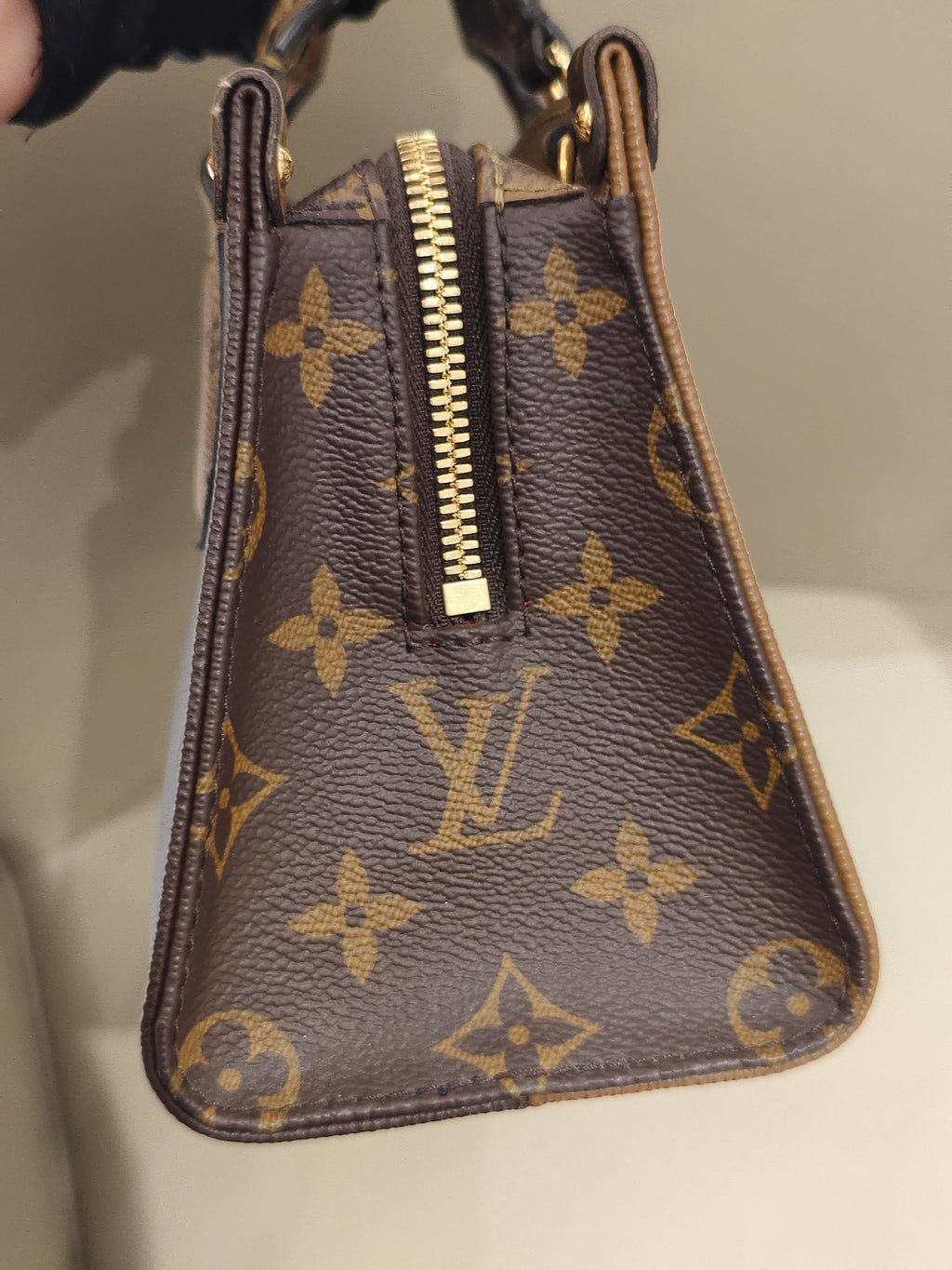 Louis Vuitton Onthego 25 x 13 x 10 M46653