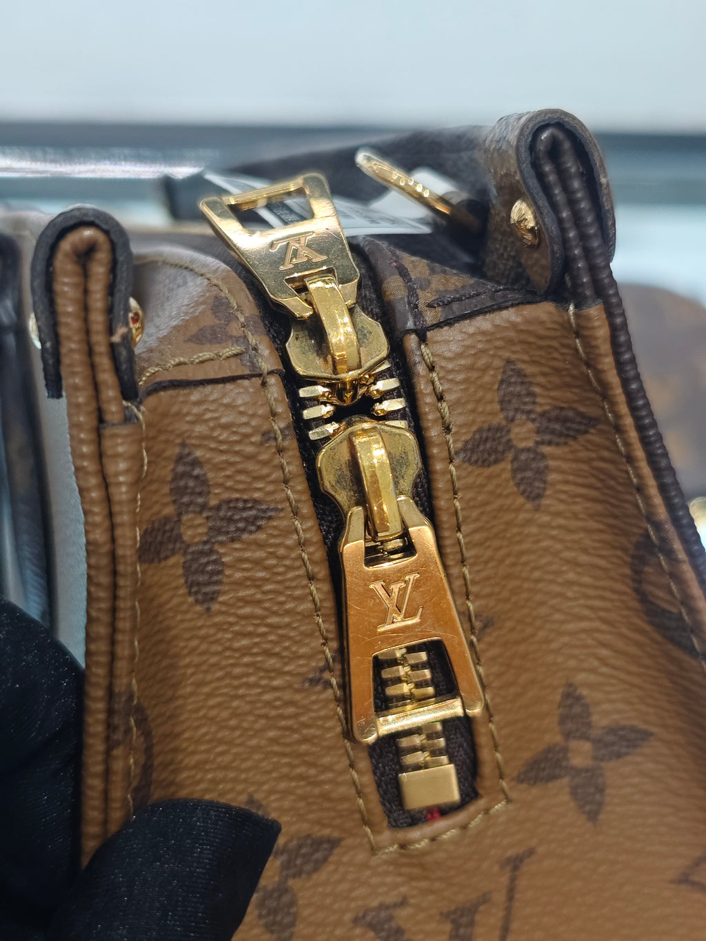 Louis Vuitton Onthego 25 x 13 x 10 M46653