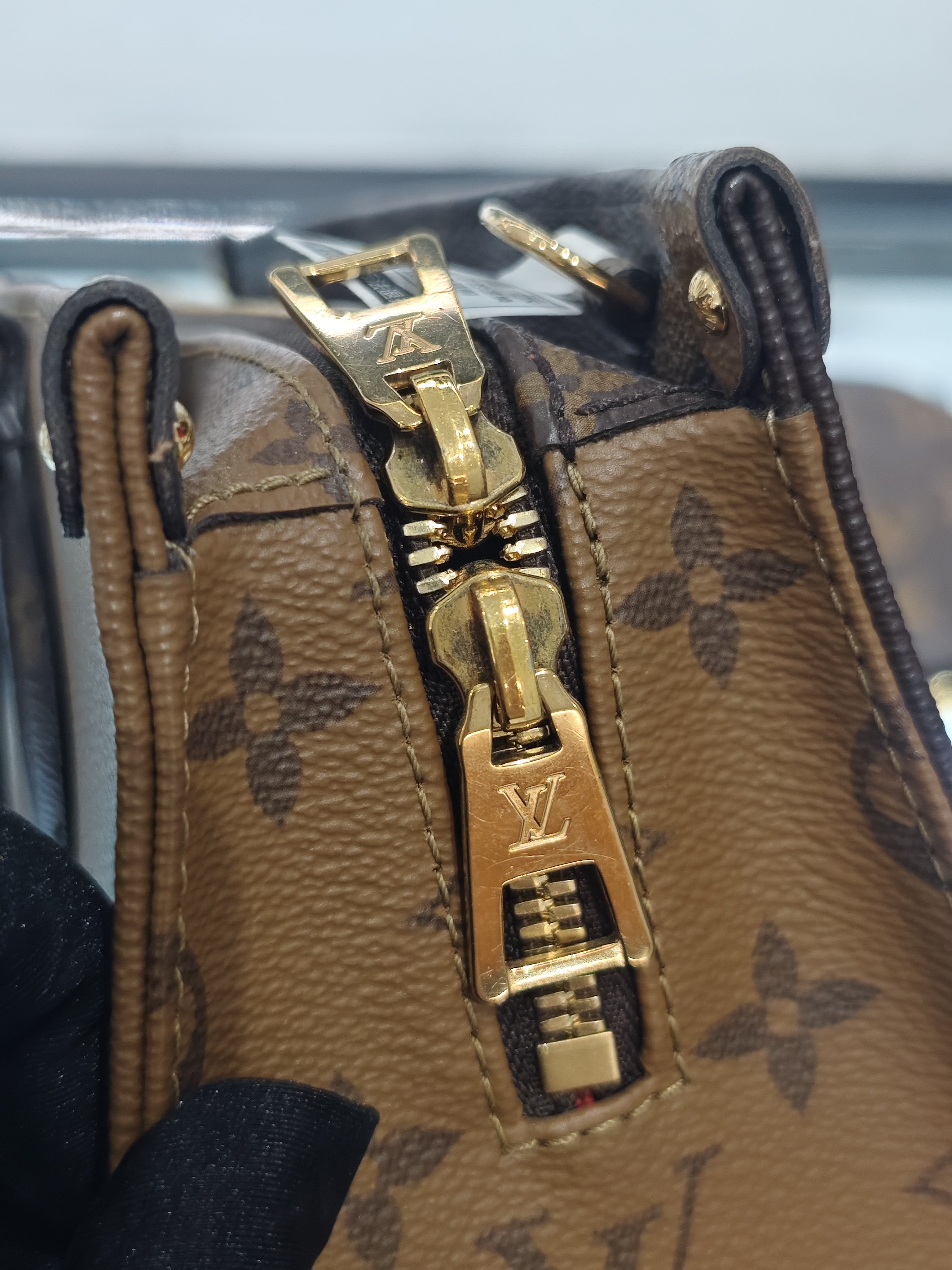 Louis Vuitton Onthego 25 x 13 x 10 M46653